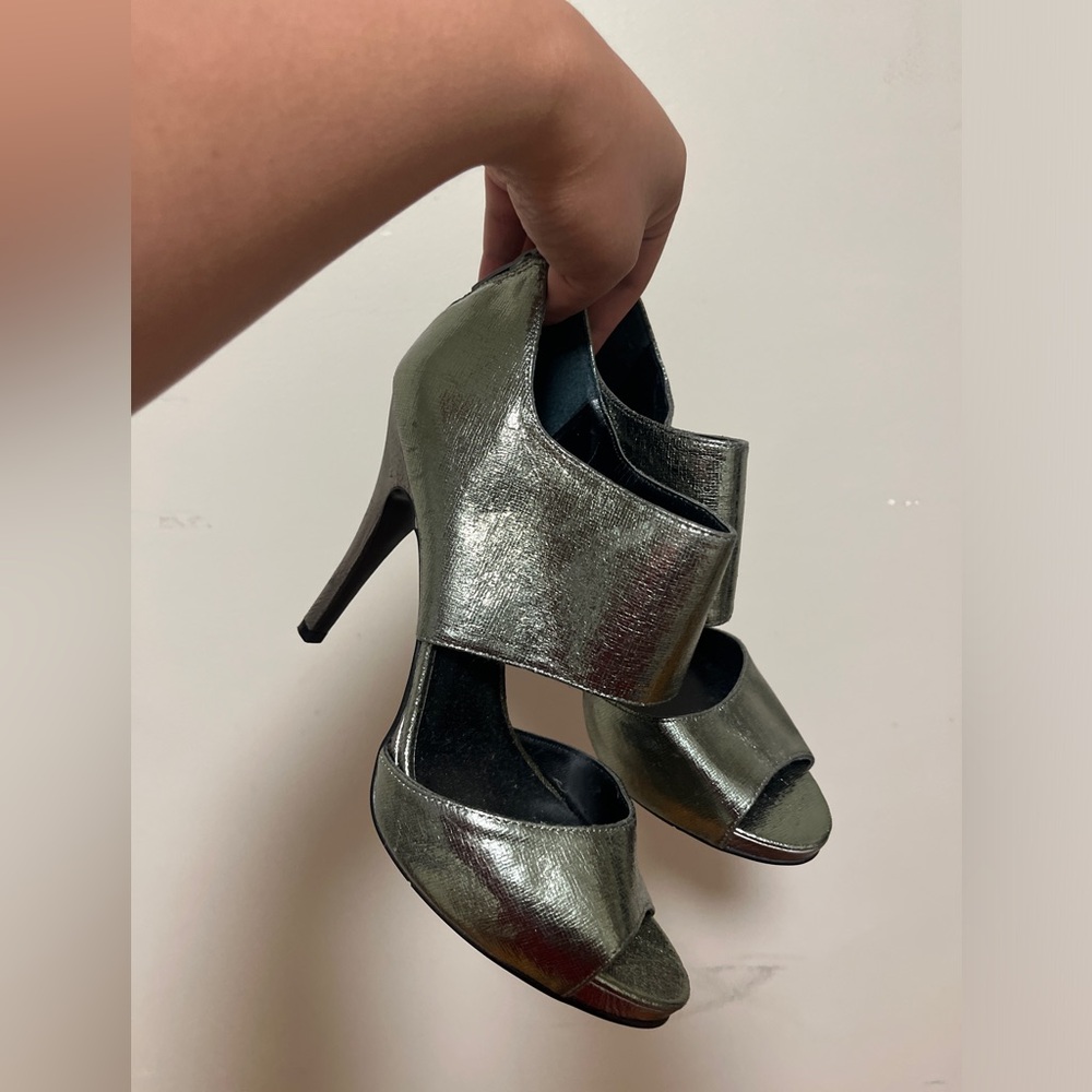 NINE WEST METALLIC SILVER GRAY STILETTOS SIZE 7 1/2 M